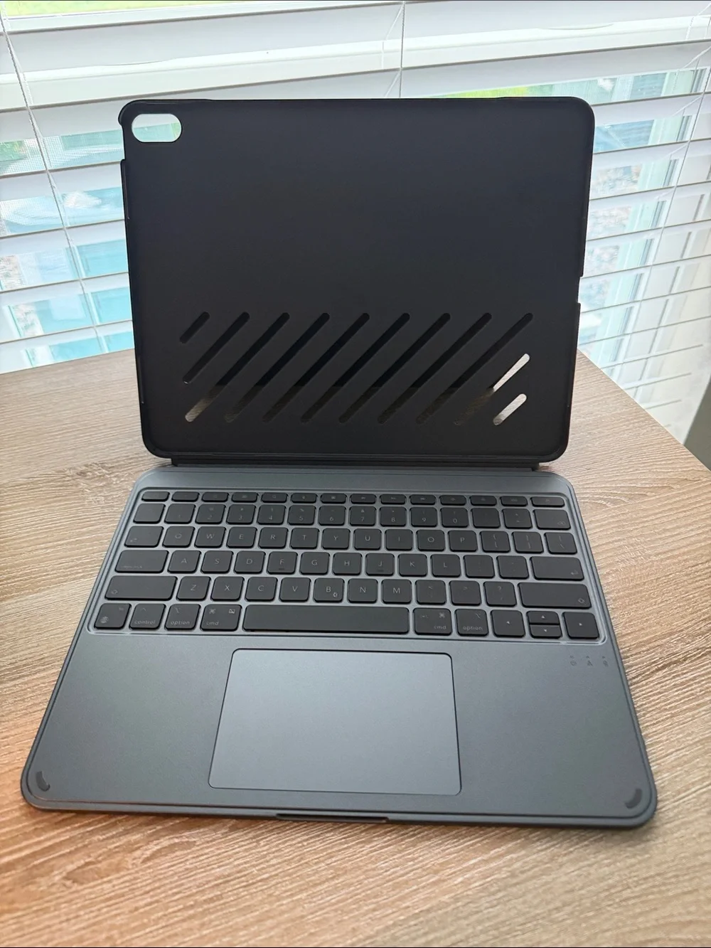 iPad Air 13” Keyboard Case w/ Trackpad & Pencil Holder – Black – Like New